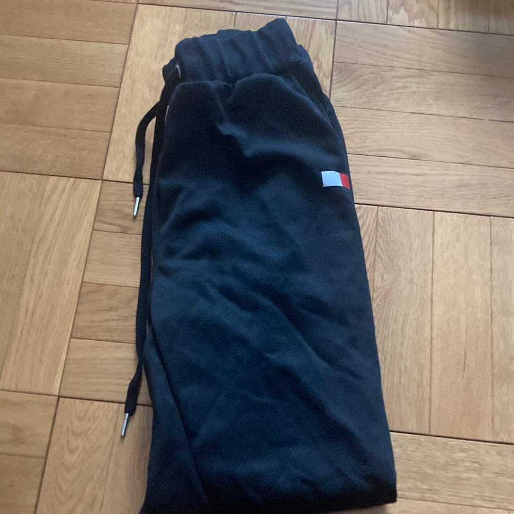 black sweatpants